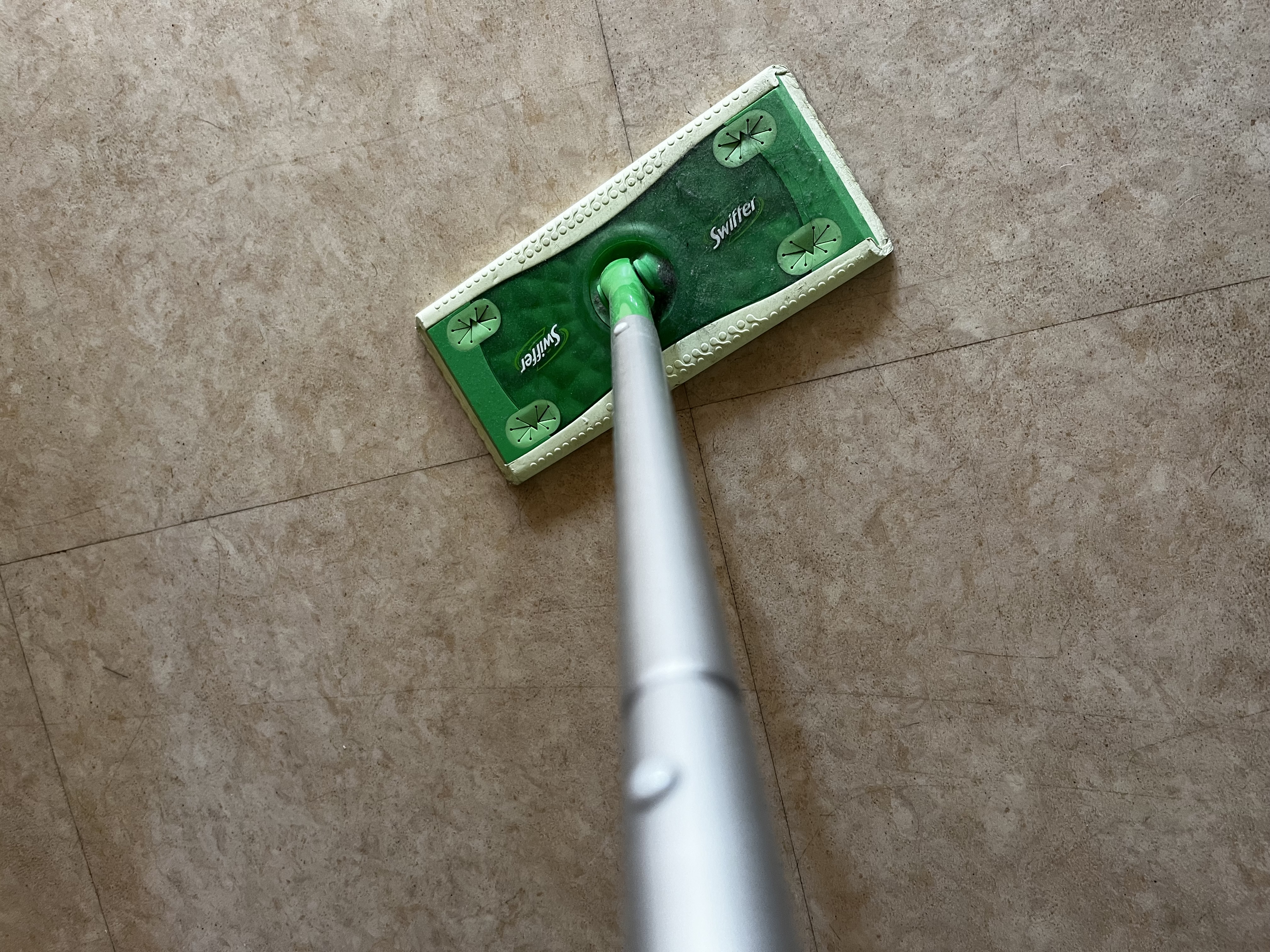 Swiffer Sweeper XL Kit - Balayeuse + 8 Chiffons Secs + 2 Humides
