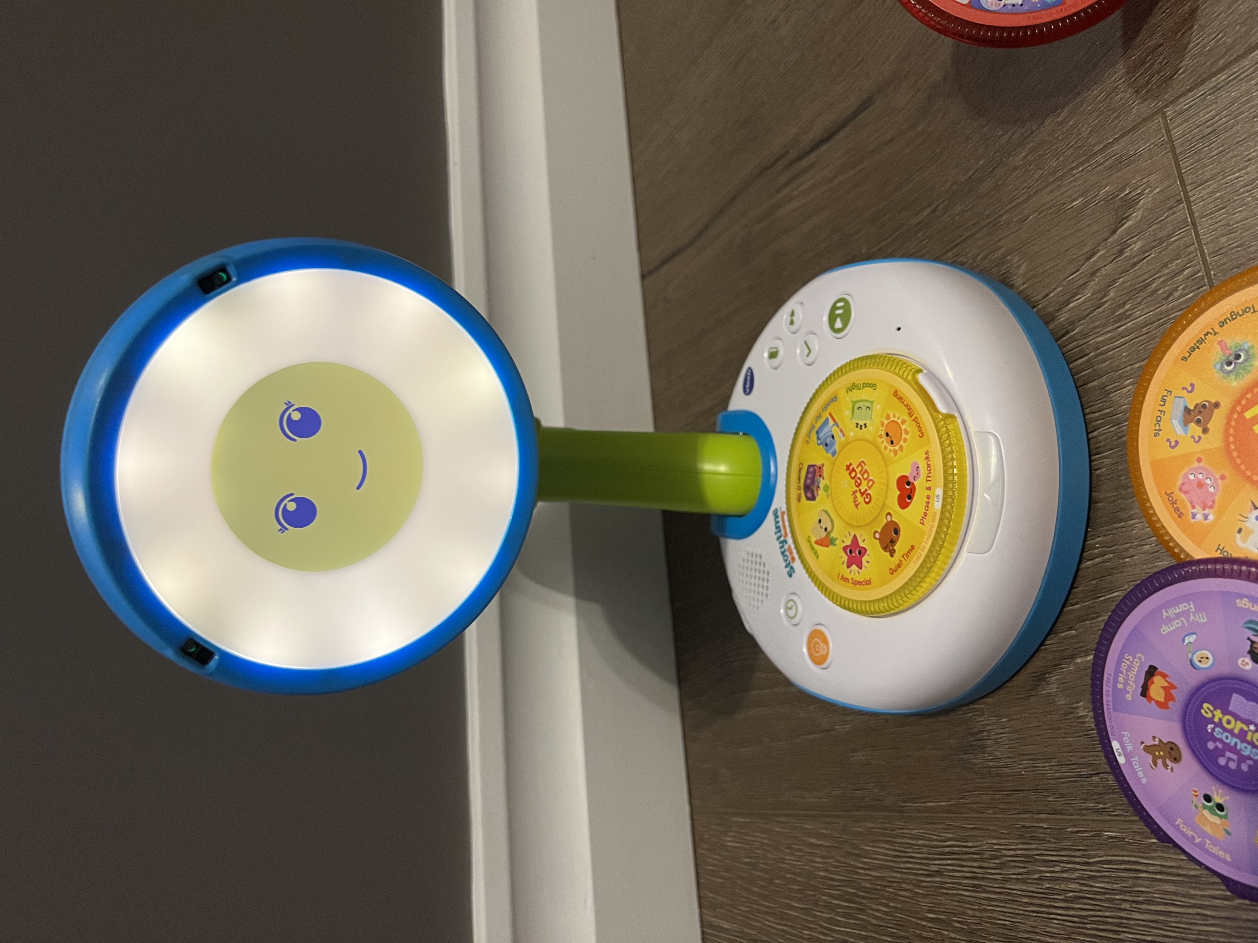 VTech Storytime With Sunny – Giocattolo Interattivo Per Bambini 3+ – Narratore Con Oltre 300 Attività, Storie, Canzoni, Routine Buonanotte E Luce Notturna