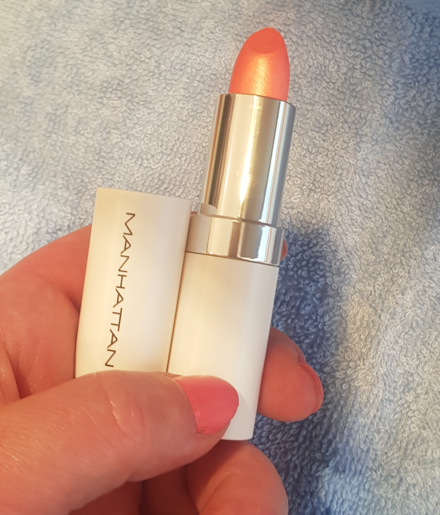 Manhattan Lasting Perfection Satin Lipstick - Packung Mit 2 Stück, Intensive Farbe & Feuchtigkeit, Vegan, Ohne Parabene