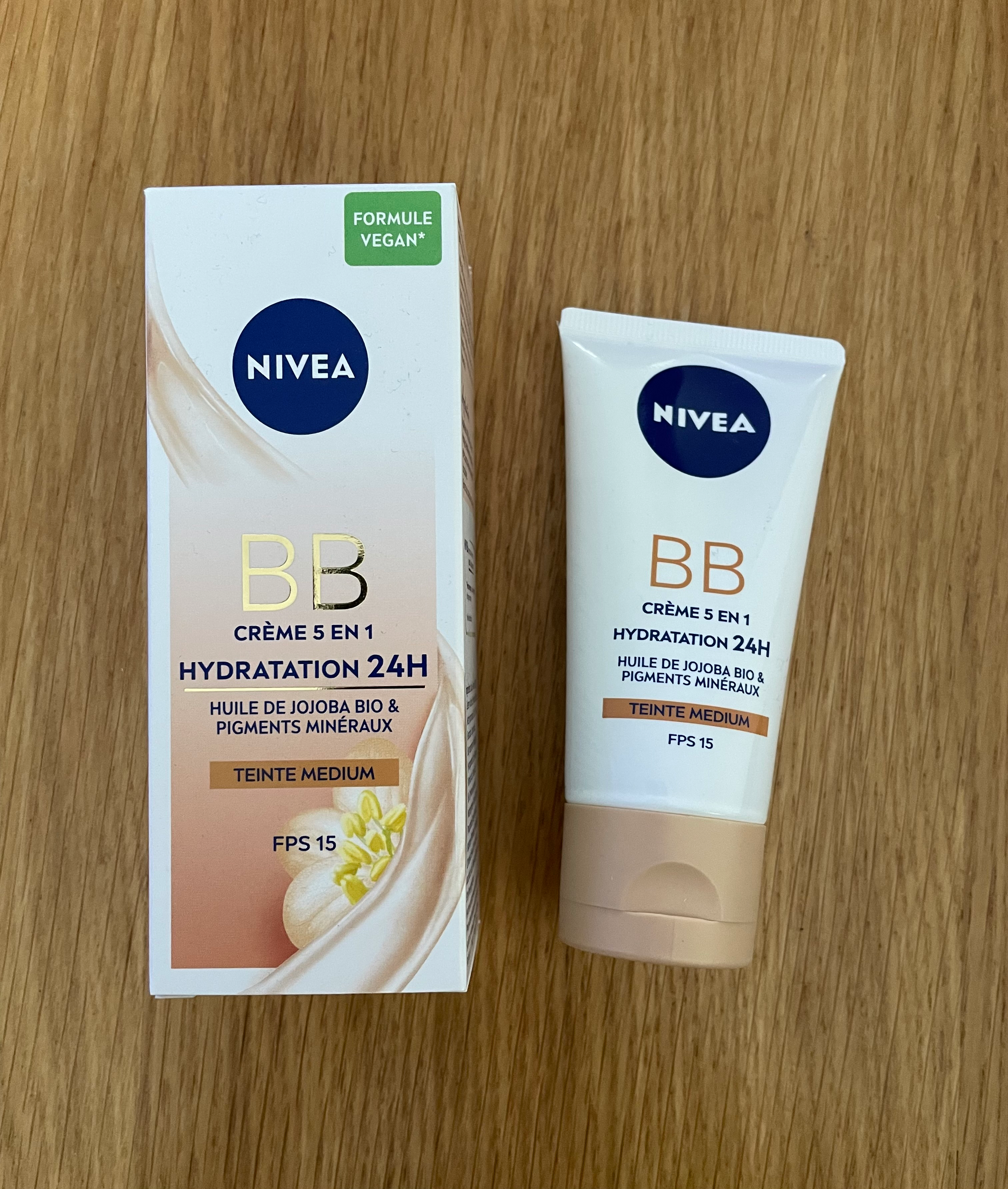 Crème Nivea 5 En 1 Hydratation 24h à L'huile De Jojoba - Teinte Medium - Neuf Sous Emballage